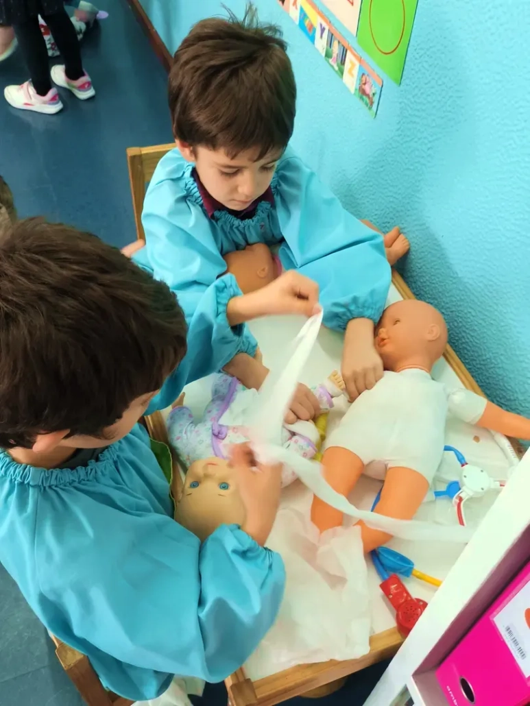 Projeto Curricular Explorar Profissoes: o Enfermeiro, na Sala Azul