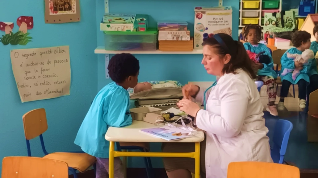 Projeto Curricular Explorar Profissoes: o Enfermeiro, na Sala Azul