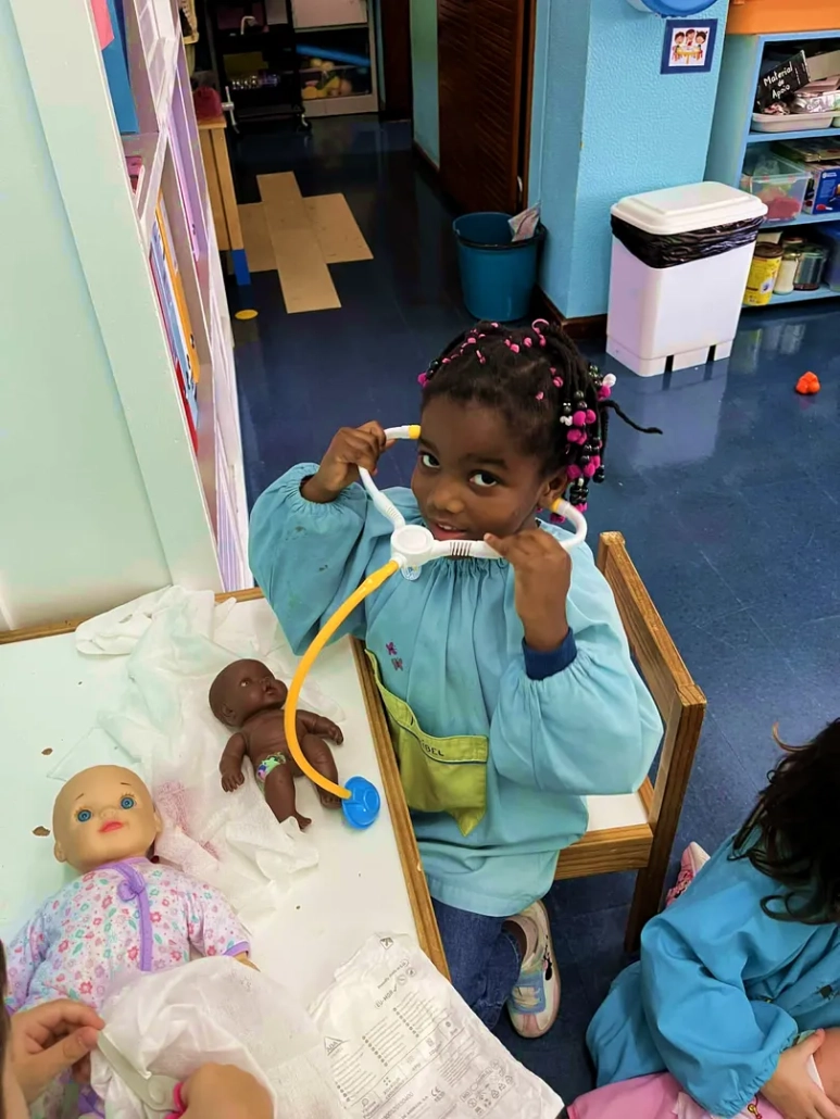 Projeto Curricular Explorar Profissoes: o Enfermeiro, na Sala Azul