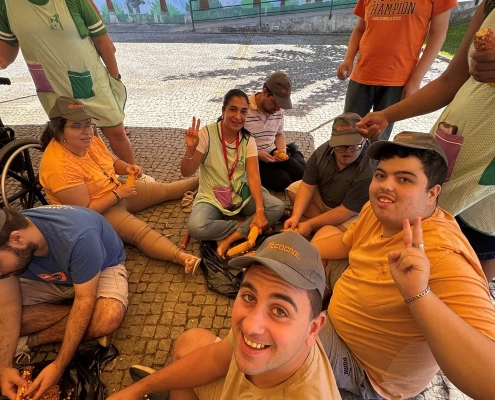Atividade da Desfolhada Tradicional no Centro de Infância e Juventude e idosos